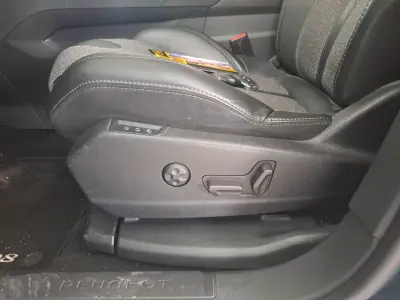 Peugeot 5008 2017 - 12950 EUR, 234201 km - AUTO.MOTO.pt - 234201km - foto 14 de 35