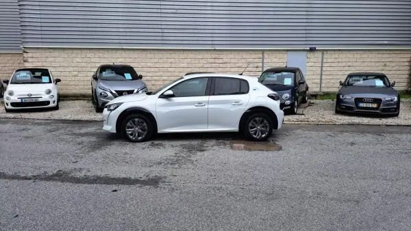 Peugeot e-208 2021 - 16480 EUR, 40817 km - AUTO.MOTO.pt - 40817km - foto 28 de 56