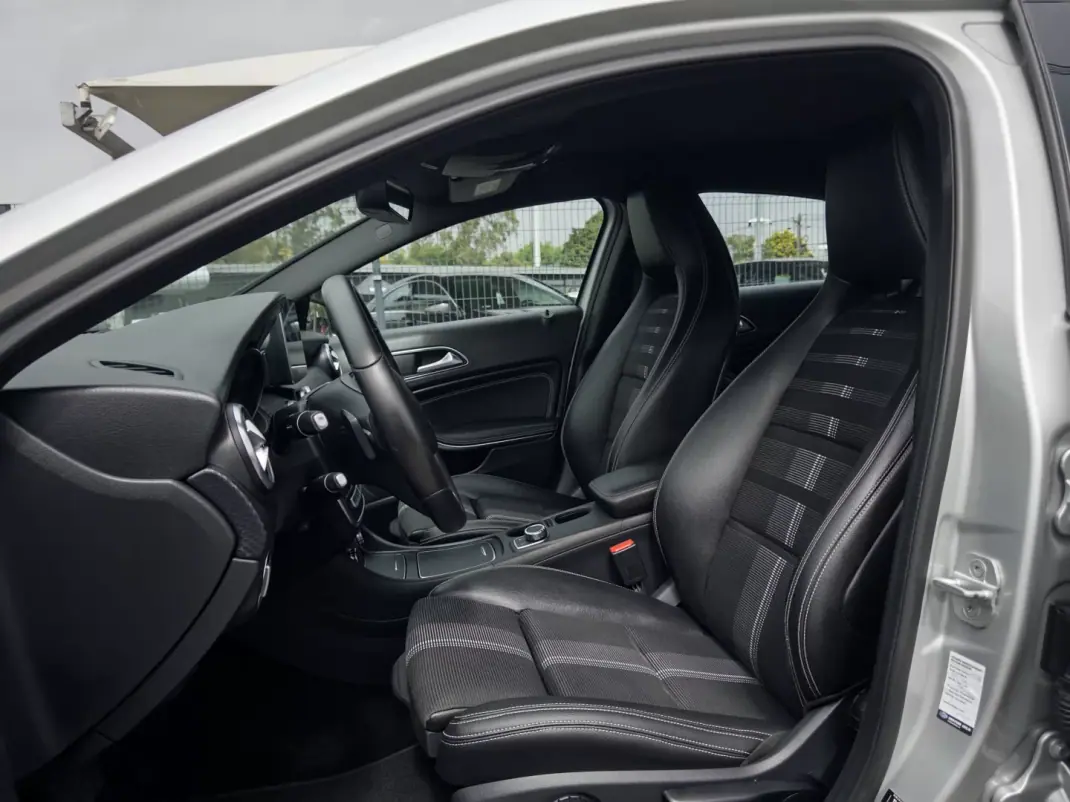 Mercedes-Benz A 180 2017 - 16990 EUR, 166000 km - AUTO.MOTO.pt - 166000km - foto 31 de 36