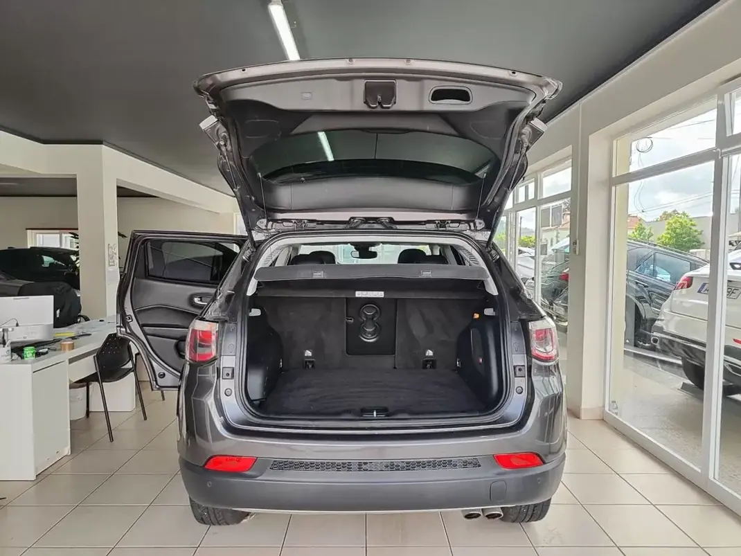 Jeep Compass 2018 - 17250 EUR, 110000 km - AUTO.MOTO.pt - 110000km - foto 15 de 34