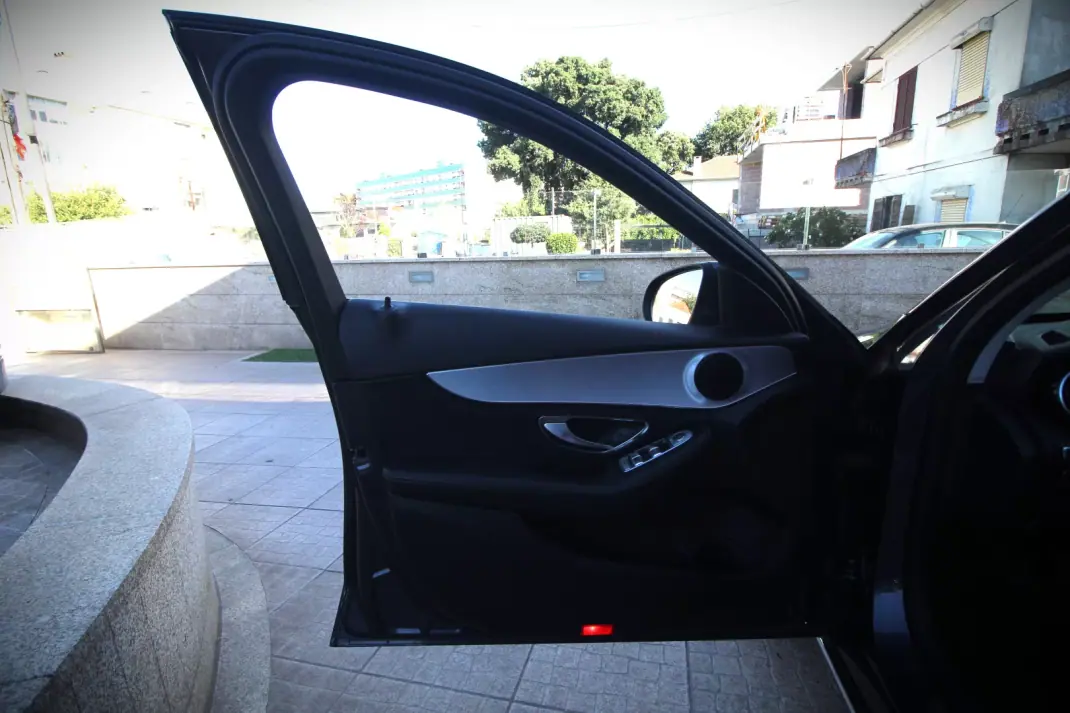 Mercedes-Benz C 200 2015 - 13990 EUR, 221500 km - 221500km - foto 13 de 44