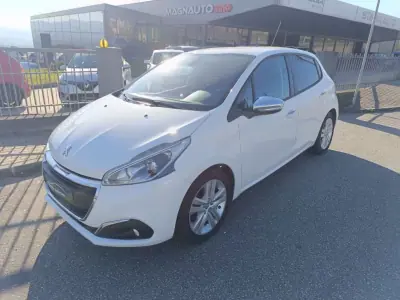 Peugeot 208 2017 - 11500 EUR, 81000 km - AUTO.MOTO.pt - 81000km - foto 5 de 24