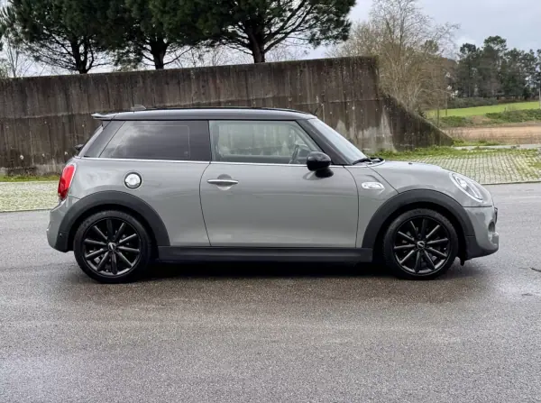 MINI Cooper 2018 - 21990 EUR, 165000 km - AUTO.MOTO.pt - 165000km - foto 7 de 31