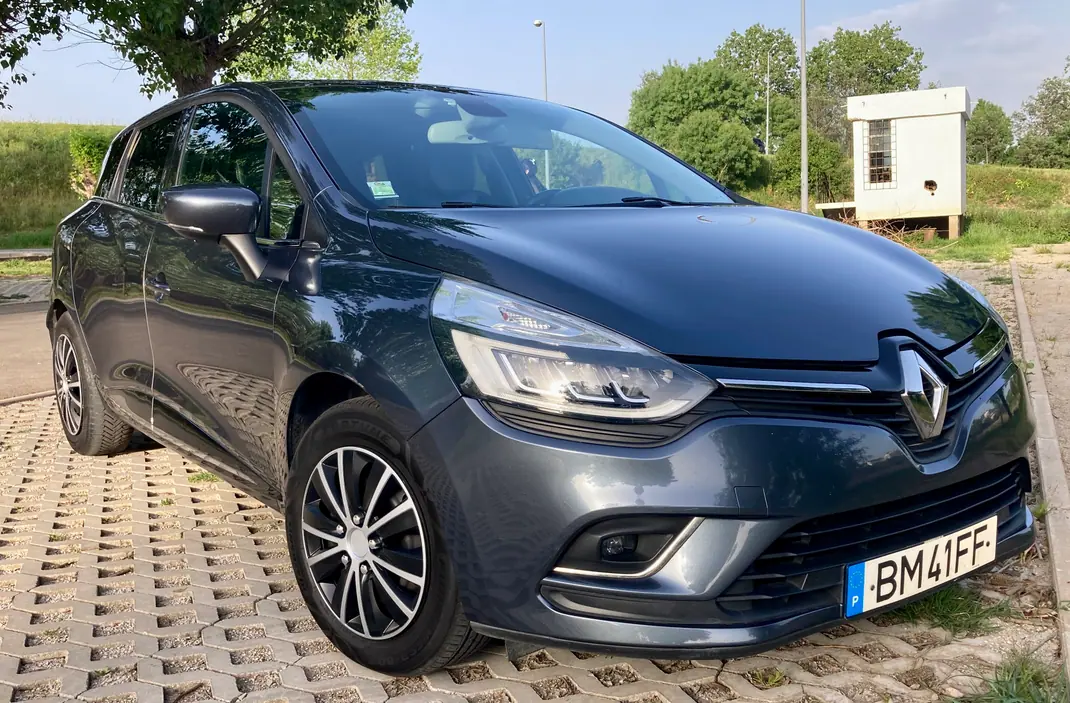 Renault Clio Sport Tourer 2019 - 9100 EUR, 178600 km - AUTO.MOTO.pt - 178600km - foto 1 de 16