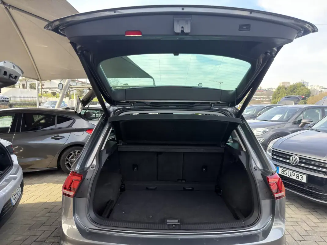Volkswagen Tiguan 2017 - 19990 EUR, 165504 km - AUTO.MOTO.pt - 165504km - foto 20 de 21