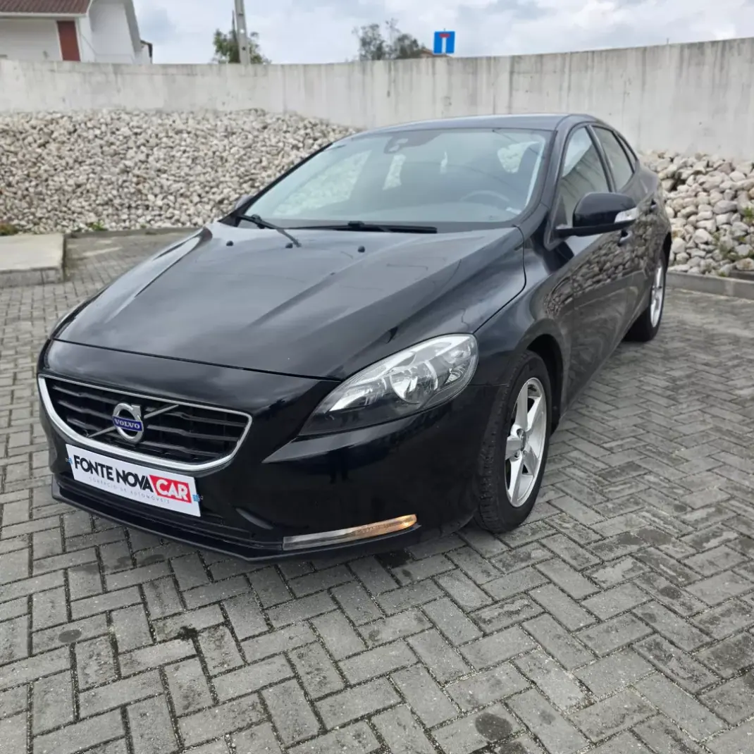 Volvo V40 2016 - 14500 EUR, 118000 km - AUTO.MOTO.pt - 118000km - foto 6 de 18
