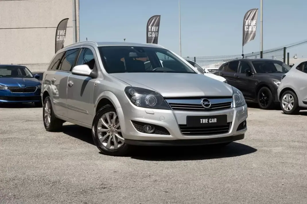 Opel Astra Caravan 2011 - 6900 EUR, 171200 km - AUTO.MOTO.pt - 171200km - foto 1 de 20