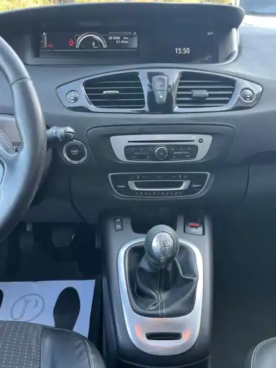 Renault Grand Scénic 2015 - 9900 EUR, 291000 km - AUTO.MOTO.pt - 291000km - foto 10 de 14