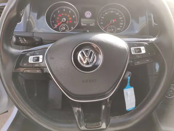 Volkswagen Golf 2018 - 15900 EUR, 106000 km - AUTO.MOTO.pt - 106000km - foto 14 de 29