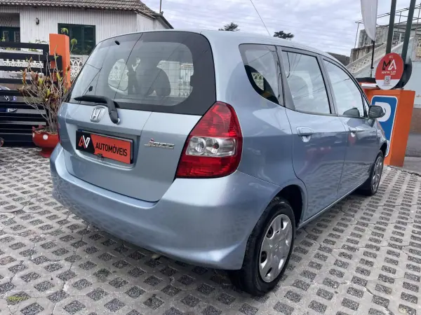 Honda Jazz 2010 - 3950 EUR, 142231 km - AUTO.MOTO.pt - 142231km - foto 7 de 12