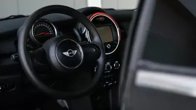 MINI 3 Portas 2016 - 13999 EUR, 89000 km - 89000km - foto 9 de 23