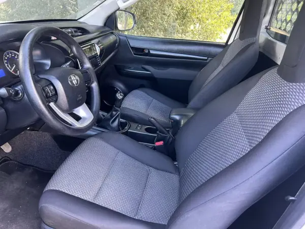 Toyota Hilux 2020 - 26999 EUR, 87000 km - AUTO.MOTO.pt - 87000km - foto 7 de 9