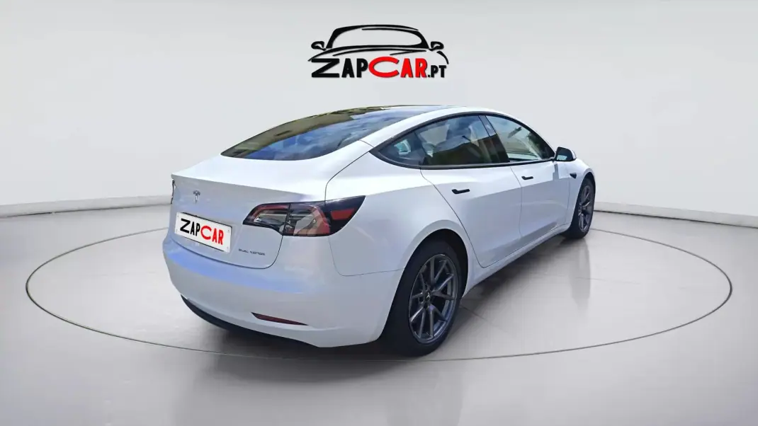 Tesla Model 3 2023 - 35900 EUR, 30450 km - 30450km - foto 5 de 15