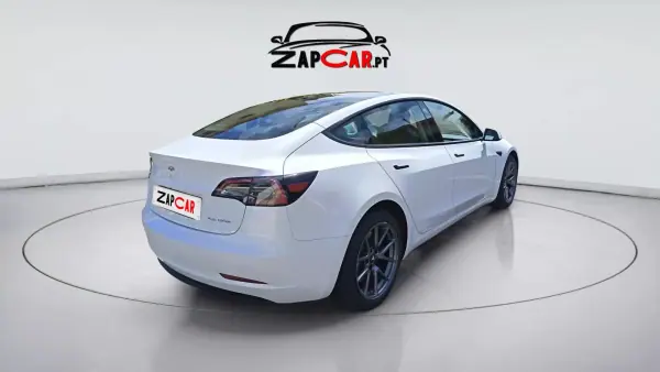Tesla Model 3 2023 - 36900 EUR, 30450 km - 30450km - foto 5 de 15