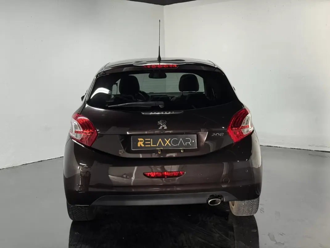 Peugeot 208 2012 - 6500 EUR, 236500 km - AUTO.MOTO.pt - 236500km - foto 10 de 21