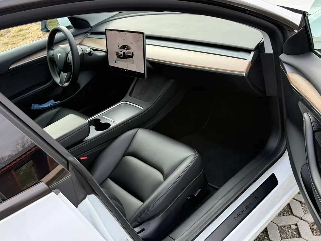 Tesla Model 3 2022 - 33500 EUR, 70000 km - AUTO.MOTO.pt - 70000km - foto 14 de 30
