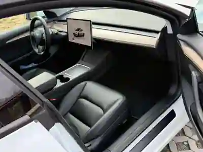 Tesla Model 3 2022 - 33500 EUR, 70000 km - AUTO.MOTO.pt - 70000km - foto 14 de 30