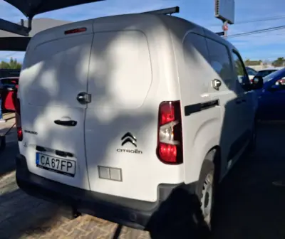 Citroën Berlingo 2020 - 12950 EUR, 97500 km - AUTO.MOTO.pt - 97500km - foto 4 de 7