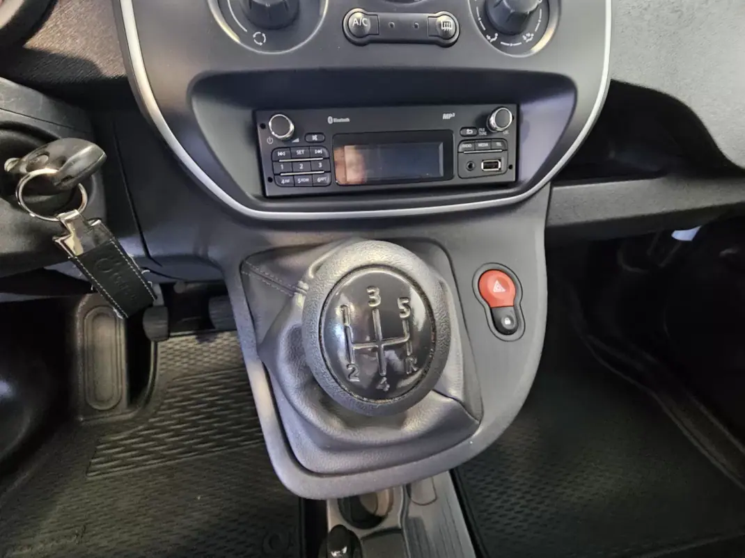 Renault Kangoo 2018 - 11750 EUR, 89756 km - 89756km - foto 11 de 15