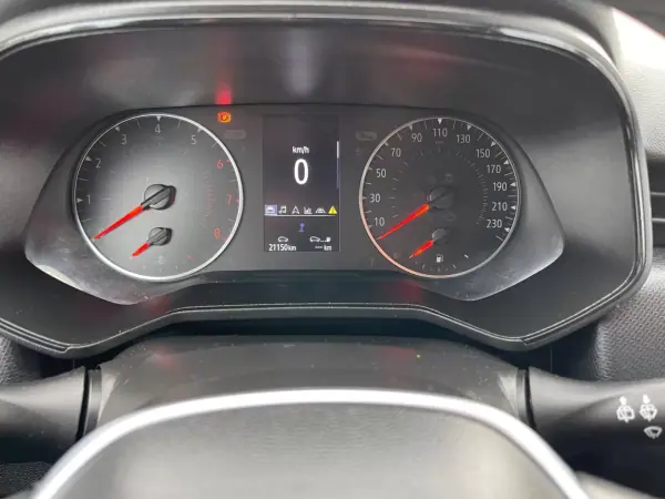 Renault Clio 2022 - 15900 EUR, 21000 km - AUTO.MOTO.pt - 21000km - foto 8 de 11