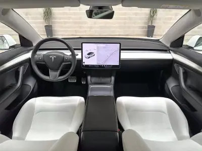 Tesla Model 3 2021 - 27950 EUR, 49088 km - AUTO.MOTO.pt - 49088km - foto 4 de 59