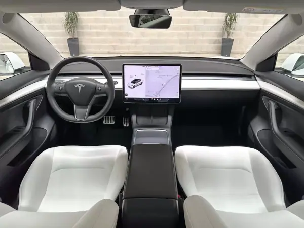 Tesla Model 3 2021 - 27950 EUR, 49088 km - AUTO.MOTO.pt - 49088km - foto 4 de 59