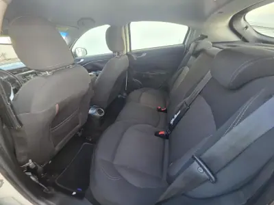 Alfa Romeo Giulietta 2015 - 13500 EUR, 148000 km - AUTO.MOTO.pt - 148000km - foto 33 de 49