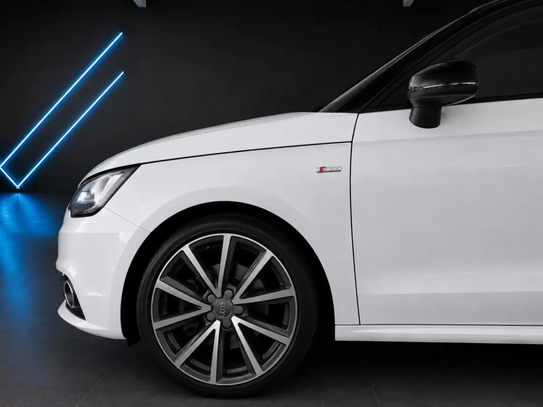 Audi A1 Sportback 2013 - 10900 EUR, 138900 km - 138900km - foto 6 de 24