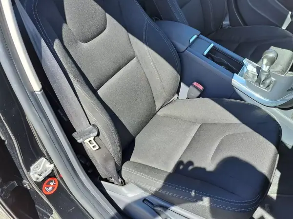 Volvo V60 2013 - 13900 EUR, 111000 km - AUTO.MOTO.pt - 111000km - foto 22 de 42