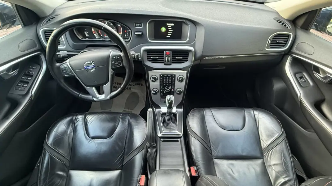 Volvo V40 Cross Country 2015 - 1 EUR, 185000 km - AUTO.MOTO.pt - 185000km - foto 17 de 26