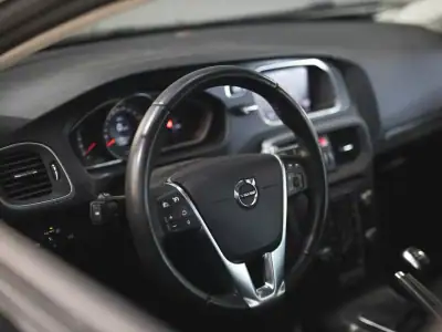 Volvo V40 2019 - 15990 EUR, 101000 km - AUTO.MOTO.pt - 101000km - foto 14 de 21