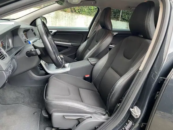 Volvo V60 2017 - 17900 EUR, 165010 km - AUTO.MOTO.pt - 165010km - foto 19 de 23