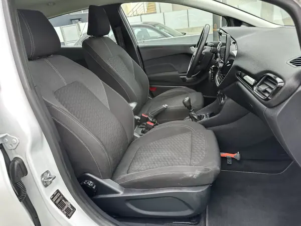 Ford Fiesta 2022 - 12900 EUR, 120000 km - AUTO.MOTO.pt - 120000km - foto 54 de 57