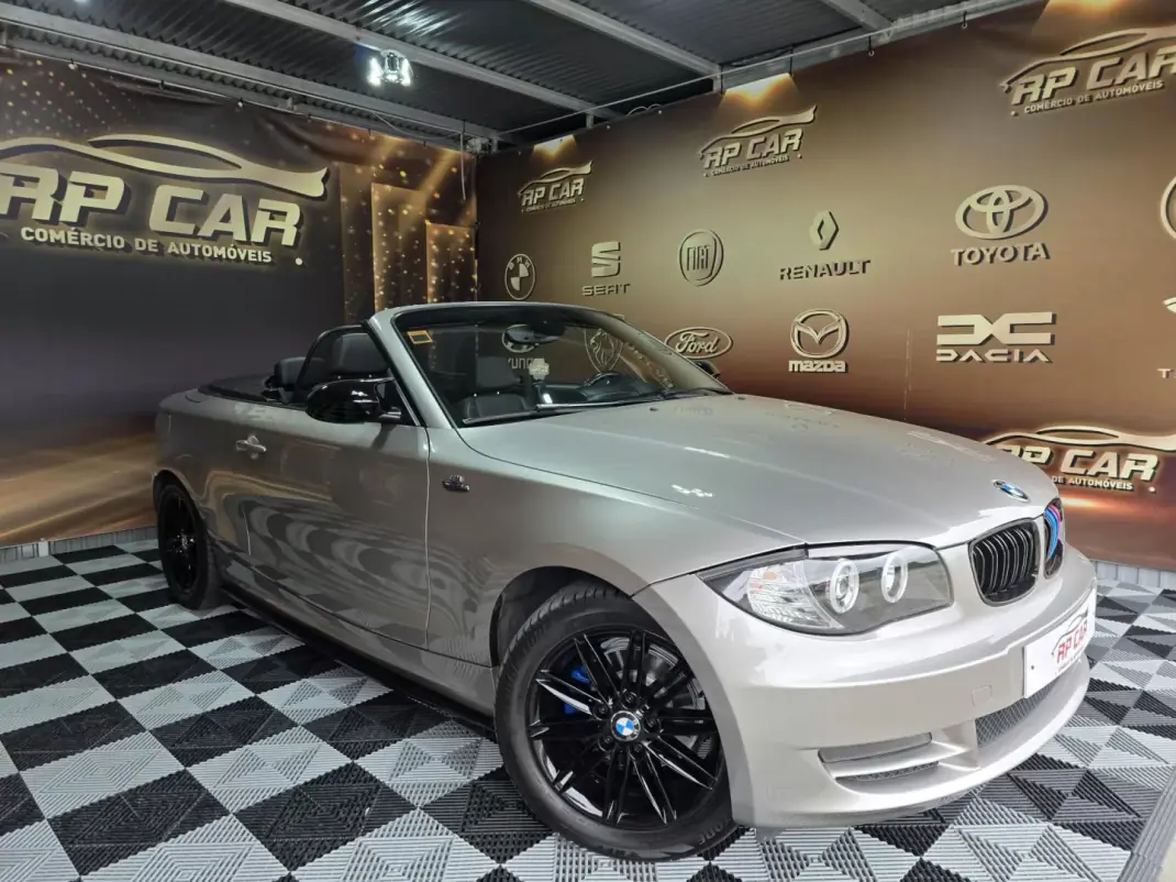 BMW 118 2009 - 13900 EUR, 163000 km - AUTO.MOTO.pt - 163000km - foto 18 de 20