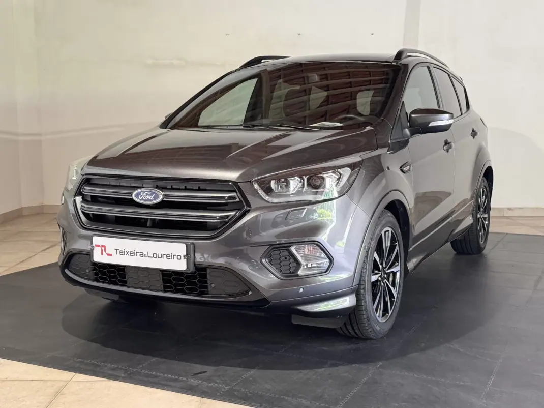 Ford Kuga 2018 - 16500 EUR, 54485 km - AUTO.MOTO.pt - 54485km - foto 1 de 25