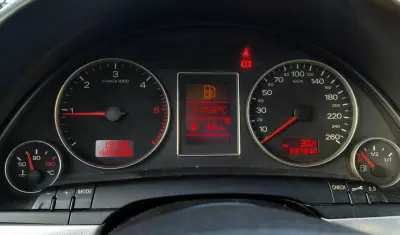 Audi A4 2007 - 8290 EUR, 237330 km - AUTO.MOTO.pt - 237330km - foto 4 de 29