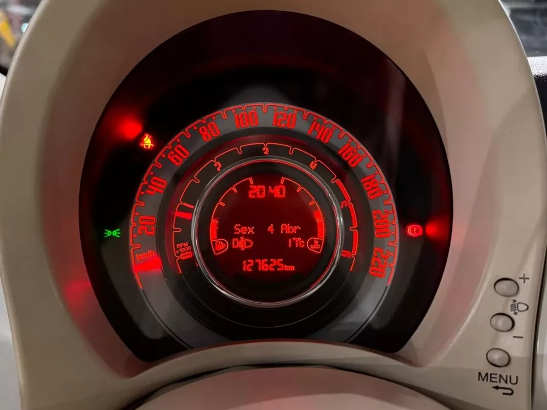 Fiat 500 2015 - 10900 EUR, 127625 km - AUTO.MOTO.pt - 127625km - foto 15 de 29