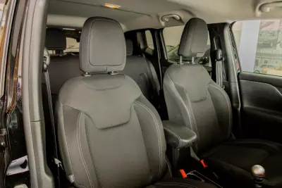 Jeep Renegade 2019 - 17900 EUR, 106000 km - AUTO.MOTO.pt - 106000km - foto 7 de 19