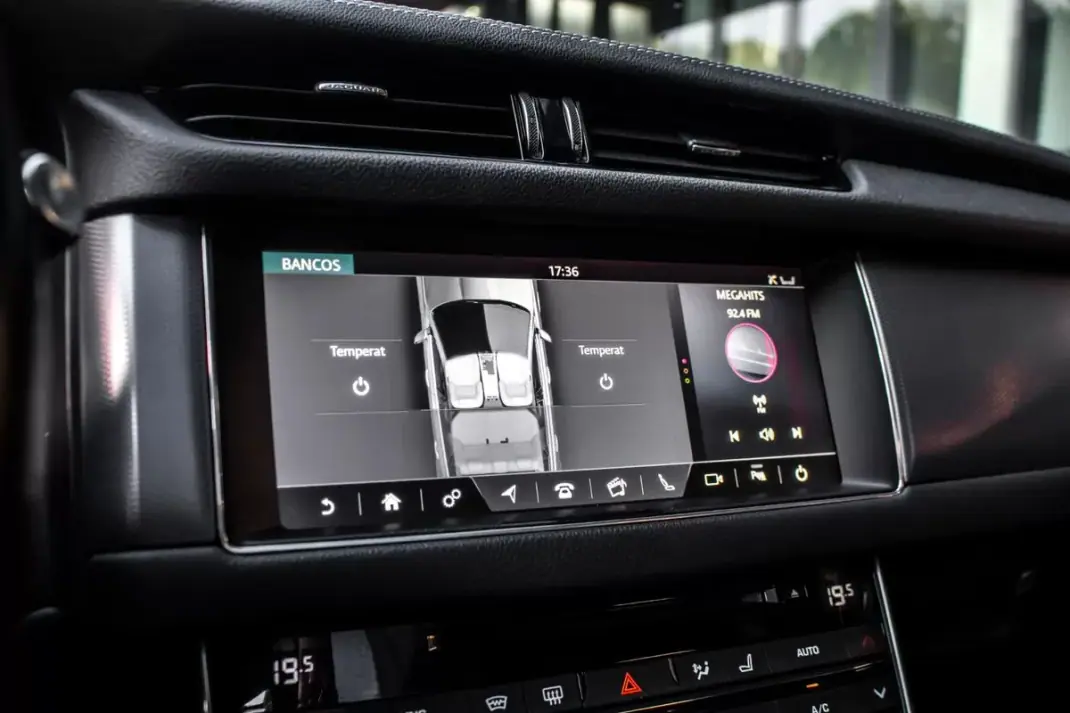 Jaguar XF Sportbrake 2019 - 23990 EUR, 147458 km - AUTO.MOTO.pt - 147458km - foto 44 de 45