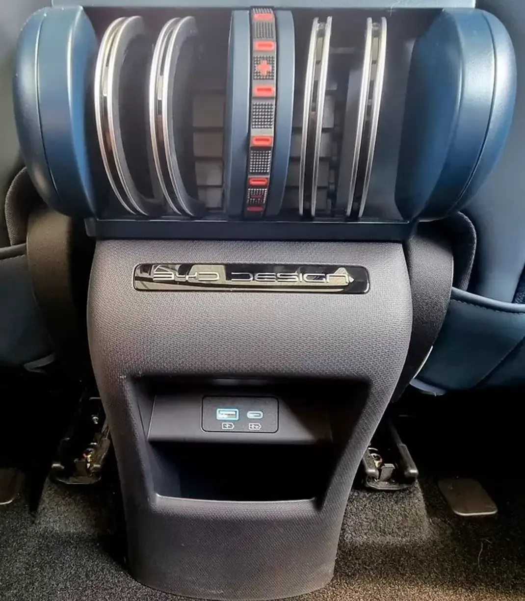 BYD Atto 3 2023 - 26500 EUR, 31000 km - AUTO.MOTO.pt - 31000km - foto 12 de 15