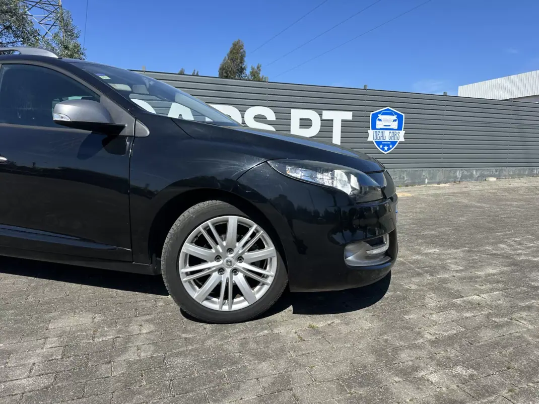 Renault Mégane Break 2013 - 9950 EUR, 182000 km - AUTO.MOTO.pt - 182000km - foto 3 de 18
