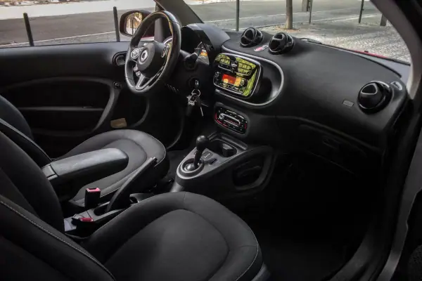 Smart ForTwo Coupé 2019 - 12900 EUR, 70638 km - AUTO.MOTO.pt - 70638km - foto 24 de 28