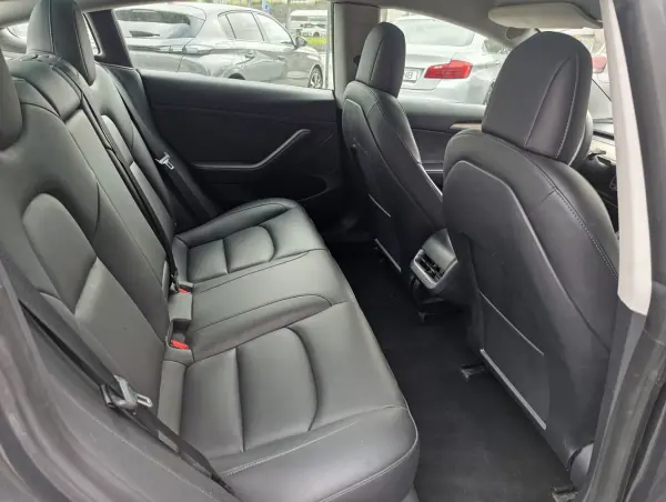 Tesla Model 3 2021 - 27500 EUR, 87000 km - AUTO.MOTO.pt - 87000km - foto 13 de 16