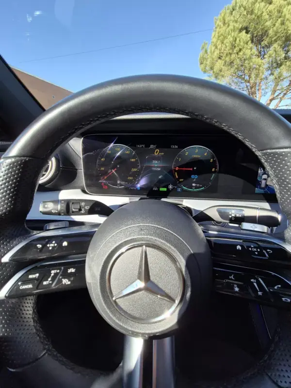 Mercedes-Benz E 300 2022 - 40000 EUR, 157000 km - AUTO.MOTO.pt - 157000km - foto 8 de 41