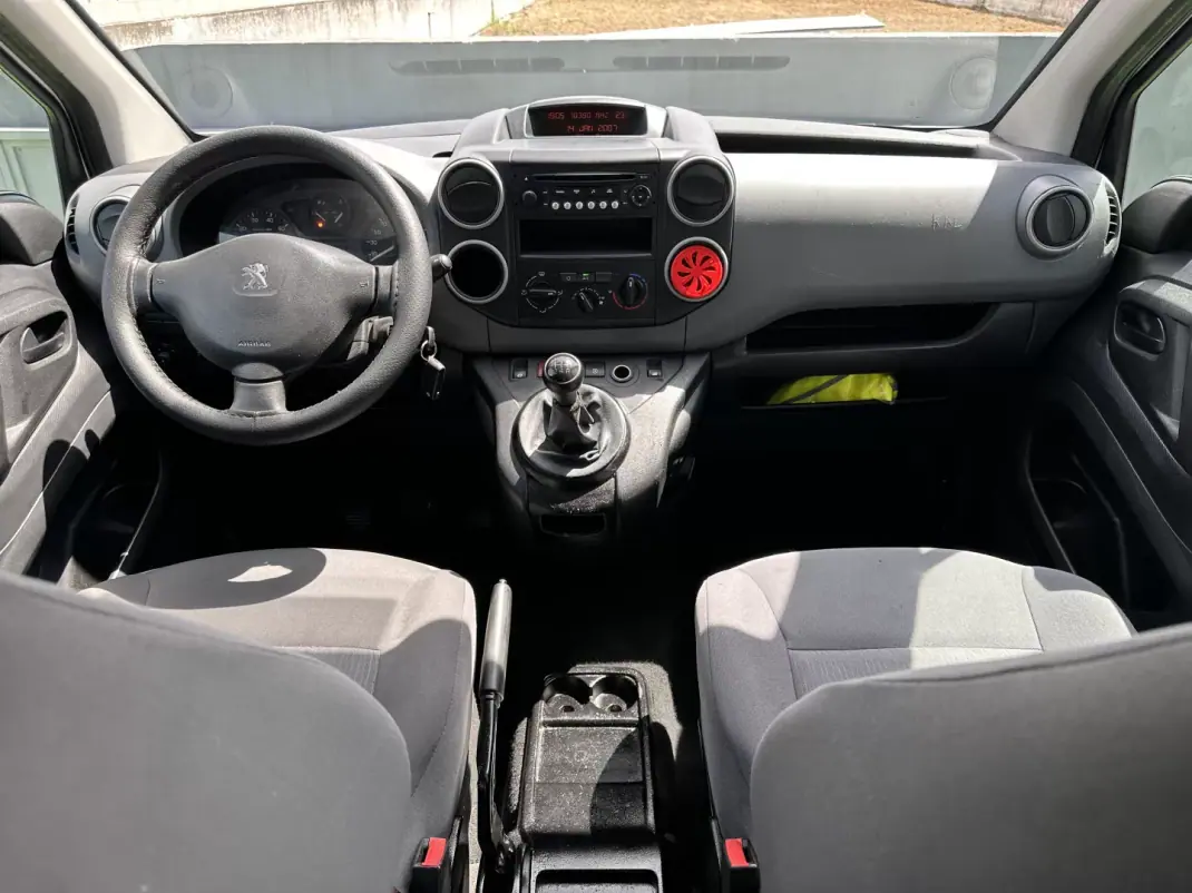 Peugeot PARTNER 1.6 HDI L2 2015 - 6500 EUR, 120000 km - AUTO.MOTO.pt - 120000km - foto 29 de 52