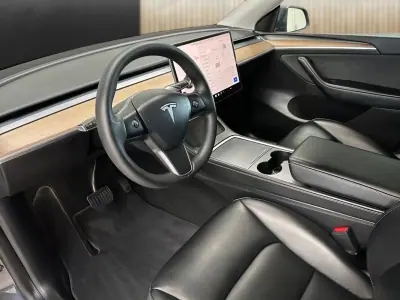 Tesla Model Y 2023 - 32800 EUR, 92000 km - AUTO.MOTO.pt - 92000km - foto 8 de 20