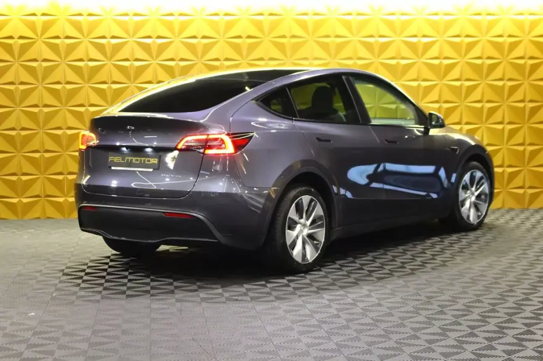 Tesla Model Y 2021 - 32240 EUR, 132000 km - AUTO.MOTO.pt - 132000km - foto 9 de 38