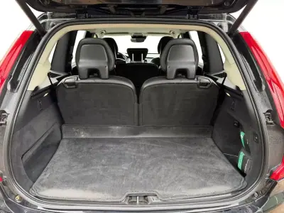 Volvo XC 90 2018 - 28990 EUR, 237257 km - AUTO.MOTO.pt - 237257km - foto 8 de 16