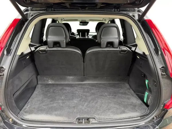 Volvo XC 90 2018 - 28990 EUR, 237257 km - AUTO.MOTO.pt - 237257km - foto 8 de 16