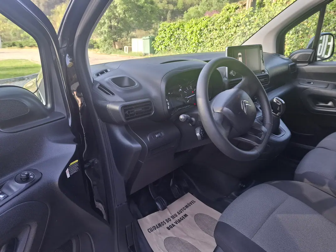 Citroën BERLINGO 3 LUGARES 2020 - 10250 EUR, 230000 km - AUTO.MOTO.pt - 230000km - foto 7 de 12